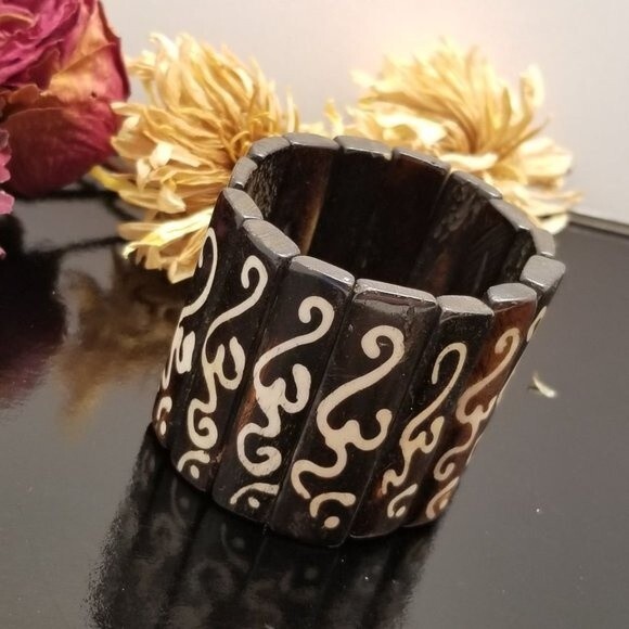 Coconut Shell Stretch Bracelet - Picture 6 of 9